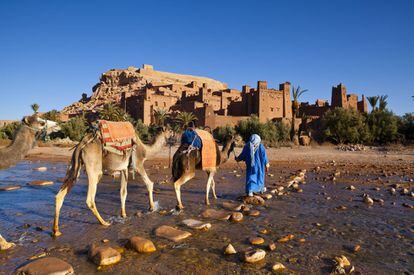 La región de Ouarzazate, en Marruecos, se ha convertido en una meca de la industria cinematográfica con importantes estudios e incluso, desde 2007, un museo del cine instalado en antiguos platós que permite caminar por los grandes decorados de las películas que fueron rodadas allí. Desde clásicos del cine como 'Lawrence de Arabia' a referentes más recientes como 'Gladiator' (2000).