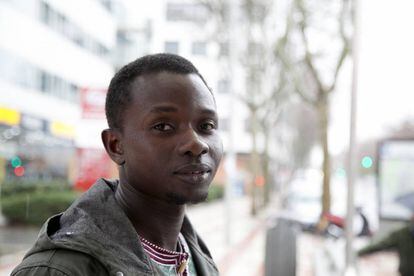 Alhagie Yerro Gai, llegó de Gambia en patera en 2009 y ahora trabaja en un restaurante madrileño.