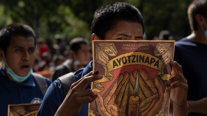 Marcha por la desaparición de los 43 normalistas, este 26 de septiembre en Ciudad de México.