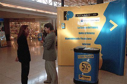 Instalaciones de promoción de la cuenta Patagón en un centro comercial madrileño.