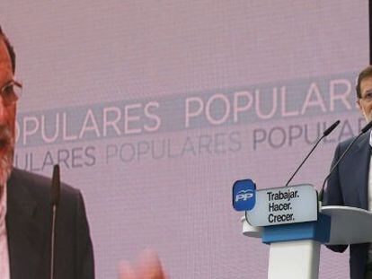 El presidente del Gobierno y del PP, Mariano Rajoy, durante su intervenci&oacute;n en el acto de presentaci&oacute;n de los candidatos populares a los Ayuntamientos de la provincia de Alicante para las elecciones de 24M. 