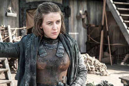 Yara Greyjoy

Yara es célebre en las Islas de Hierro por su apetito voraz. La hermana de Theon conquista a hombres y mujeres y se atreve hasta a seducir a Daenerys, que parece sentirse halagada por la atención. Gemma Whelan, la actriz que da vida al personaje, aseguró en una entrevista en Vulture que Yara es pansexual: “No creo que sea bisexual (…) creo que está abierta a lo que venga. Ese es su espíritu, no creo que se deje llevar por nada más que por cómo se siente en cada momento”.