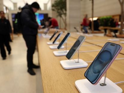 iPhones en una Apple Store en Londres, este enero.