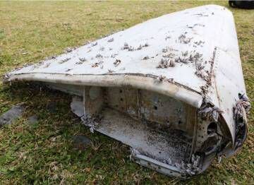 Flaperón del vuelo MH370, encontrado en la isla de La Reunión por la oficina de investigación de accidentes aéreos de Francia (BEA).