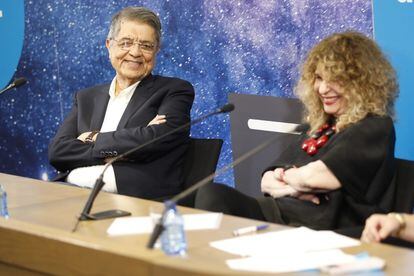 Sergio Ramírez e Gioconda Belli, durante a cerimônia de encerramento da 1ª Conferência UNIR de Literatura Hispânica em La Rioja nesta sexta-feira. 
