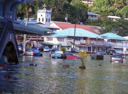 Una calle en el centro de Fagatogo (Samoa Americana) inundada.