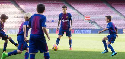 Coutinho, en su presentación en el Camp Nou.