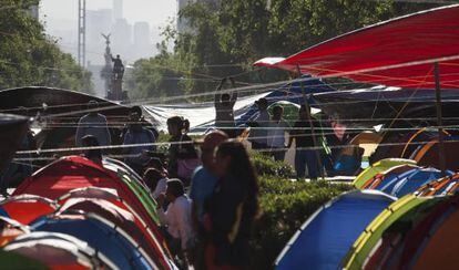 Maestros acampanan en la avenida Reforma (Ciudad de M&eacute;xico) el lunes.