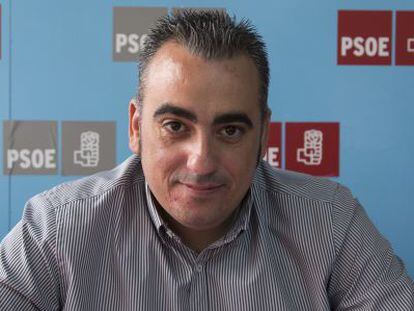 Javier Corpa, en la sede del PSOE en San Fernando de Henares.