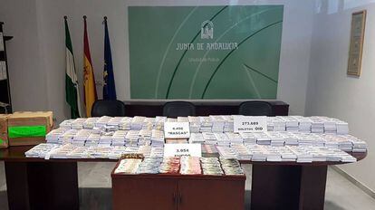 Incautaci&oacute;n de boletos y dinero vinculados a la loter&iacute;a ilegal en C&aacute;diz.