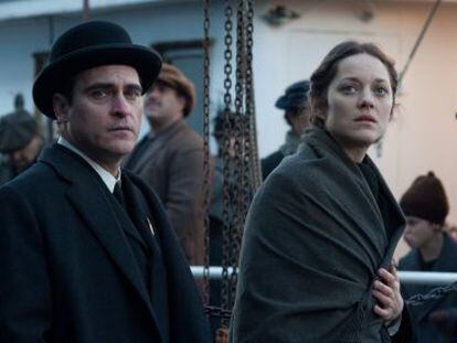 Joaqu&iacute;n Phoenix y Marion Cotillard en &#039;The immigrant&#039;.