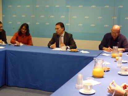 El secretario general del PP, Seraf&iacute;n Castellano, en un desayuno con periodistas.