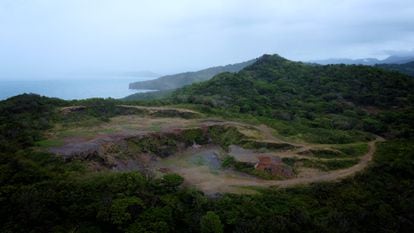 Imagen aérea del área de extracción de roca en Balzapote, en la Reserva de la Biosfera de Los Tuxtlas, Veracruz, el 9 de abril.