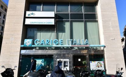 Sucursal del Banco Carige en Roma.