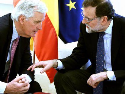 Mariano Rajoy junto a Michel Barnier.