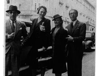 Igor y Vera Stravinsky (izquierda) con Rosa Garc&iacute;a Ascot y Jes&uacute;s Bal y Gay en los a&ntilde;os cincuenta.