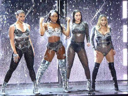 Fifth Harmony durante su actuación en los MTV Video Music Awards. En vídeo, los ganadores.