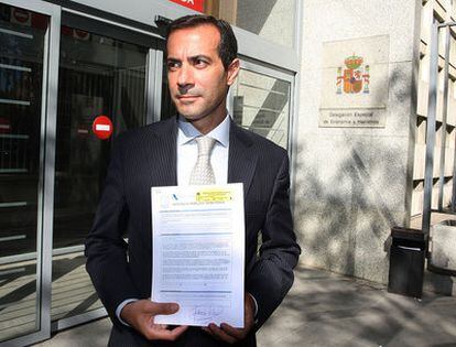 Salvador Victoria, con la denuncia a las puertas de la Agencias Tributaria.