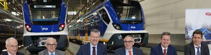 Firma de la ampliación del contrato de Holanda en 400 millones.