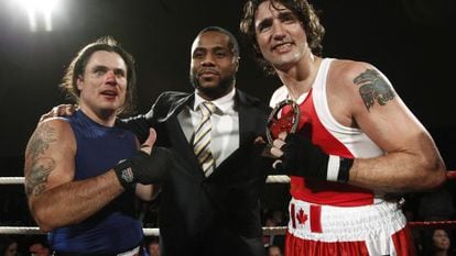 El primer ministro de Canad&aacute;, Justin Trudeau, a la derecha, en un combate de boxeo.