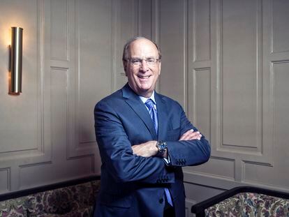 Larry Fink, fundador, presidente y consejero delegado de BlackRock, posaba el lunes antes de la entrevista en el hotel Ritz de Madrid.
