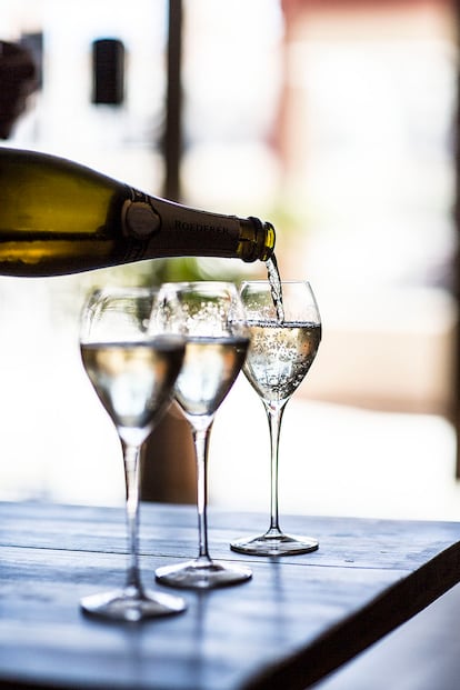 El establecimiento tiene hasta 150 referencias de vinos, entre ellas, el champán Louis Roederer Brut Premier.