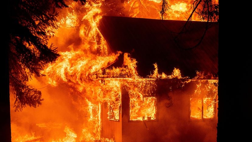 Los incendios de California obligan a evacuar a miles de personas y  amenazan con destruir hasta 10.000 viviendas | Internacional | EL PAÍS