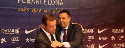 Sandro Rosell y Josep María Bartomeu, en la rueda de prensa en la que Rosell anunció su dimisión.