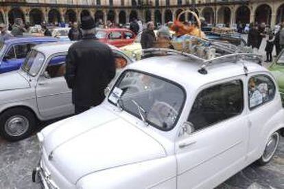 Más de 150 vehículos procedentes de distintas provincias españolas se dan cita hoy en León en la la XIII concentración nacional de Seat 600, organizada por la asociación que lleva el nombre del modelo del automóvil, y que se desarrolla durante el fin de semana en la provincia y la capital leonesa.