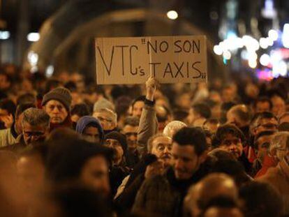 Tras 15 días de cierre patronal del taxi, la Consejería de Transportes propone una reunión extraordinaria del Comité Madrileño de Transporte para encontrar un posible acuerdo