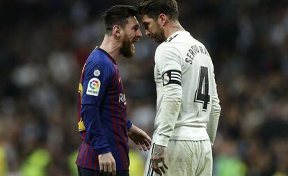 Messi y Sergio Ramos en un clásico.