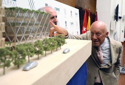 El arquitecto Norman Foster en la presentación en Madrid de su edificio Axis en la Plaza de Colón, el pasado año.