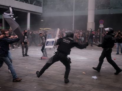 Pretestas en el aeropuerto de Barcelona convocadas por Tsunami Democràtic tras la sentencia del procés, en octubre de 2019.