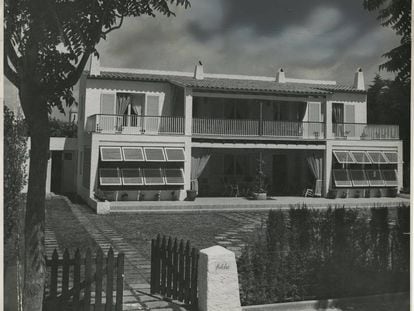 La Casa Garriga Nogués en Sitges, obra de Manuel Valls y José Antonio Coderch, en una fotografía de 1946