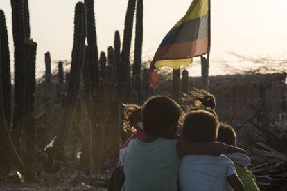 Niños jugando en Bahía Portete.