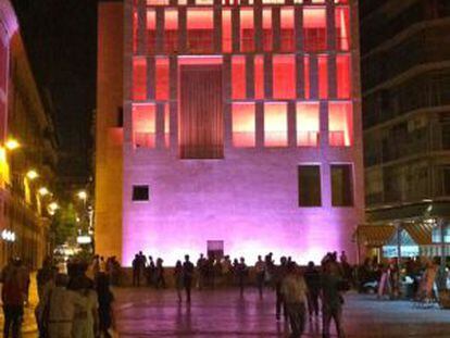 Anexo del Ayuntamiento de Murcia, proyectado por Rafael Moneo, en la plaza Cardenal Belluga.
