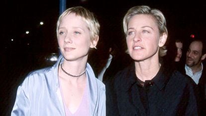 Anne Heche and Ellen DeGeneres, at the premiere of 'Woman vs. Woman' in January 2000, in California.