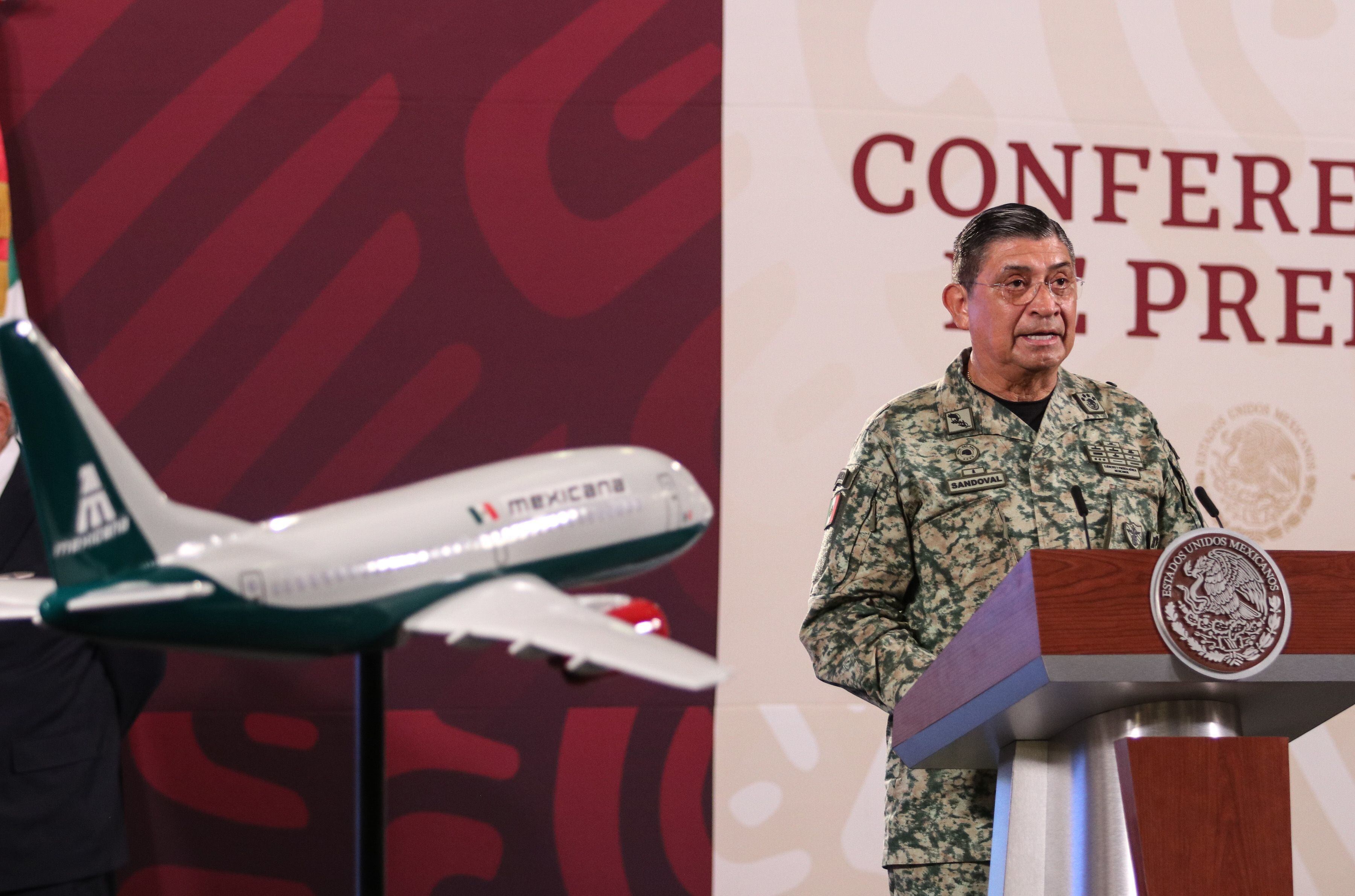 Luis Cresencio Sandoval González, secretario de la Defensa Nacional durante una conferencia de prensa.