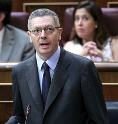 El ministro de Justicia, Alberto Ruiz-Gallard&oacute;n, durante su intervenci&oacute;n hoy en la sesi&oacute;n de control al Gobierno en el pleno del Congreso.