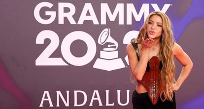 La cantante Shakira posa en la gala de los Premios Grammy Latinos 2023.
