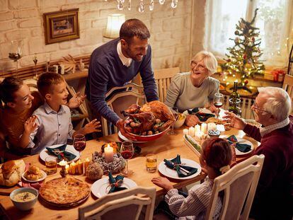 Las reuniones familiares regresan fieles a su cita, pese a las dificultades y al aumento generalizado en los precios. Para evitar sobresaltos, EROSKI facilita las cosas a la hora llenar el carro de la compra.