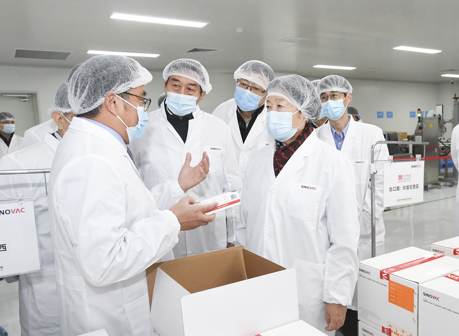 La viceprimera ministra china, Sun Chunlan, visita los laboratorios de Sinovac, una de las farmacéuticas chinas que desarrollan una vacuna