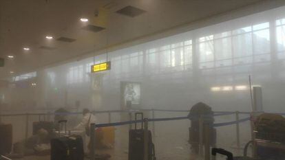 Alguns viatges romanen al terra després de l'explosió d'una bomba a l'interior de l'aeroport de Brussel·les.  

