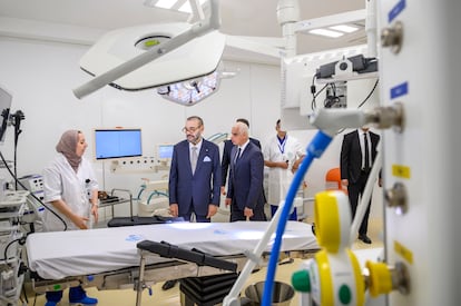 Mohamed VI, durante la inauguración de un hospital en Tánger, el 28 de abril.