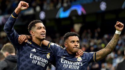 Manchester (United Kingdom), 17/04/2024.- Jude Bellingham (L) and Rodrygo of Real Madrid celebrate after the team won the penalty shoot-out of the UEFA Champions League quarter final, 2nd leg match between Manchester City and Real Madrid in Manchester, Britain, 17 April 2024. (Liga de Campeones, Reino Unido) EFE/EPA/PETER POWELL