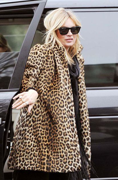 Capaz de convertir cualquier cosa en tendencia, incluso los abrigos de leopardo.
