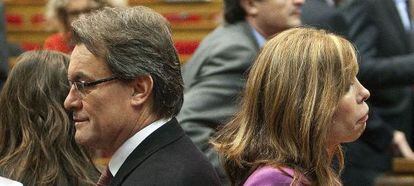 El presidente catal&aacute;n, Artur Mas, y Alicia S&aacute;nchez-Camacho (PP) en el Parlamento aut&oacute;nomo. 
