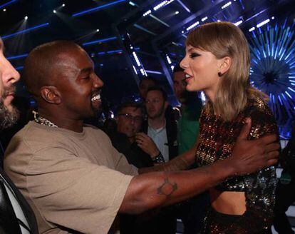 Taylor Swift se ha dedicado a mandar mensajitos no muy amigables a Kanye West distribuidos en once canciones.