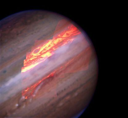 El calor del interior de Júpiter brilla a través de las nubes frías y altas que cubren todavía parcialmente el cinturón ecuatorial sur en esta imagen de infrarrojo tomada con el telescopio Keck.