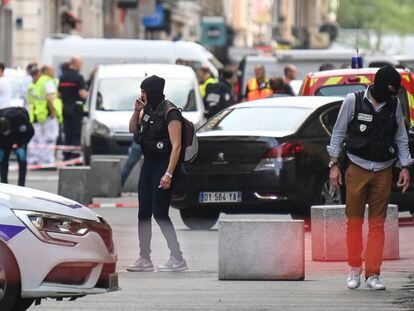 Explosión en una calle peatonal de Lyon, en imágenes